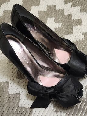 Paris Hilton Black Bow Peep-Toe Pumps